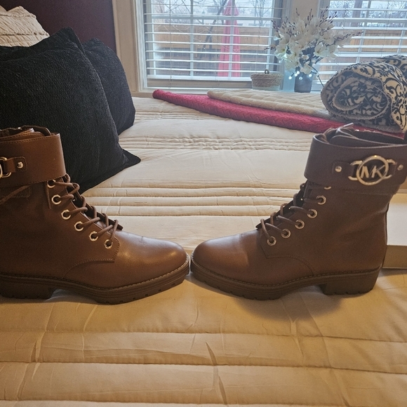 Michael Khors boots size 8 - Picture 4 of 13
